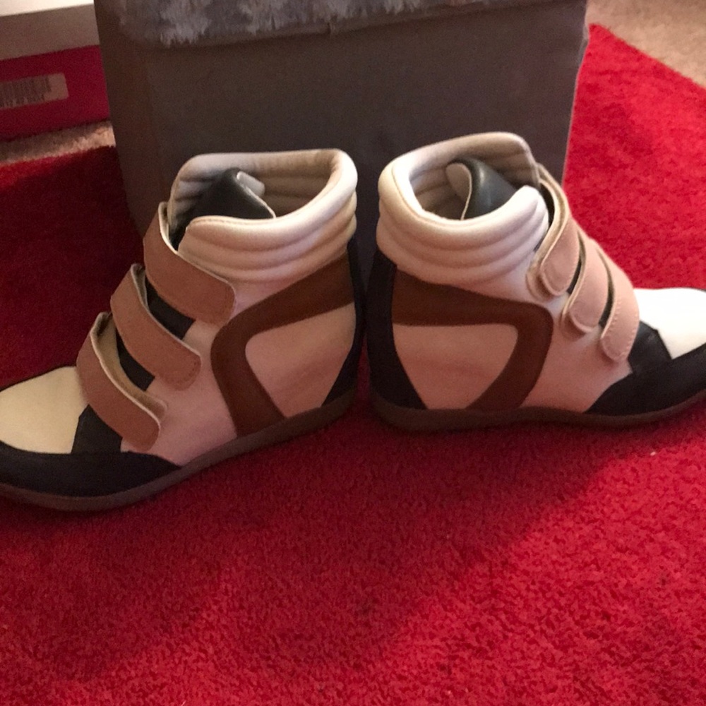 Keena JustFab wedge tennis shoes
